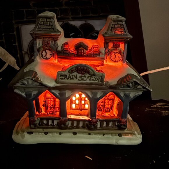 2 Christmas Village Pieces, Church & Train Station - Picture 3 of 9